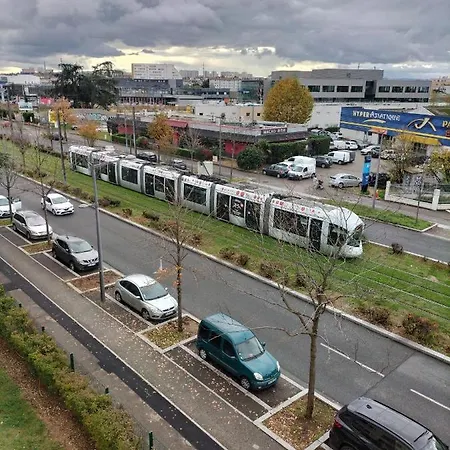 Jolie Appartement Proche Tramway Vénissieux Exterior foto